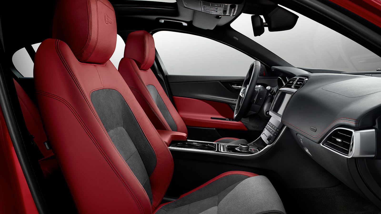 Jaguar XE Interior Sedán deportivo con un magnífico interior