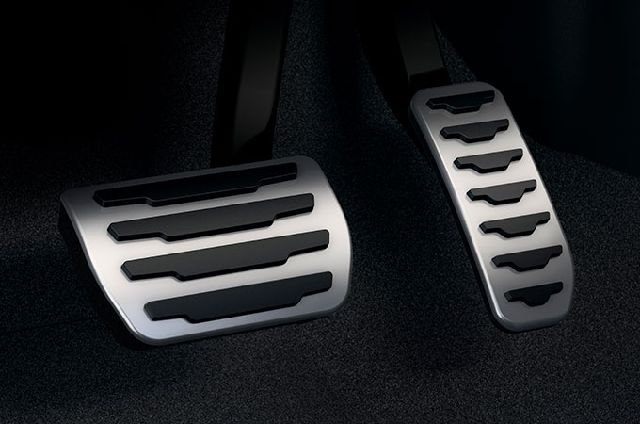 PEDALES METÁLICOS BRILLANTES