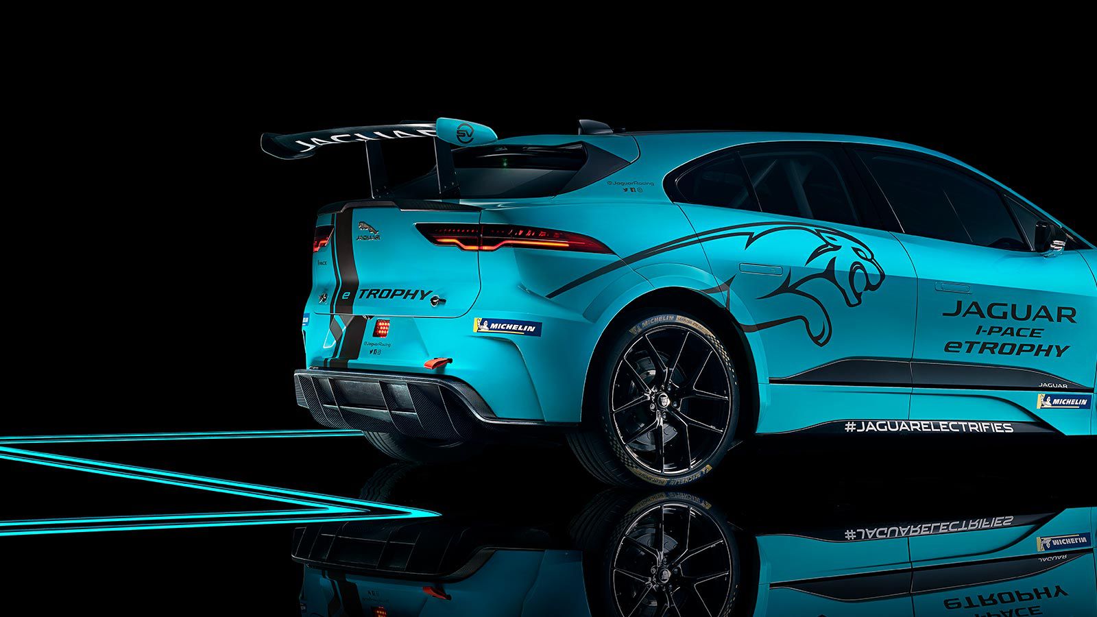 Jaguar I-PACE eTROPHY - Electric Racing Series | Jaguar Bahrain