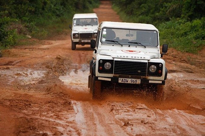 Land Rover riding through the mud