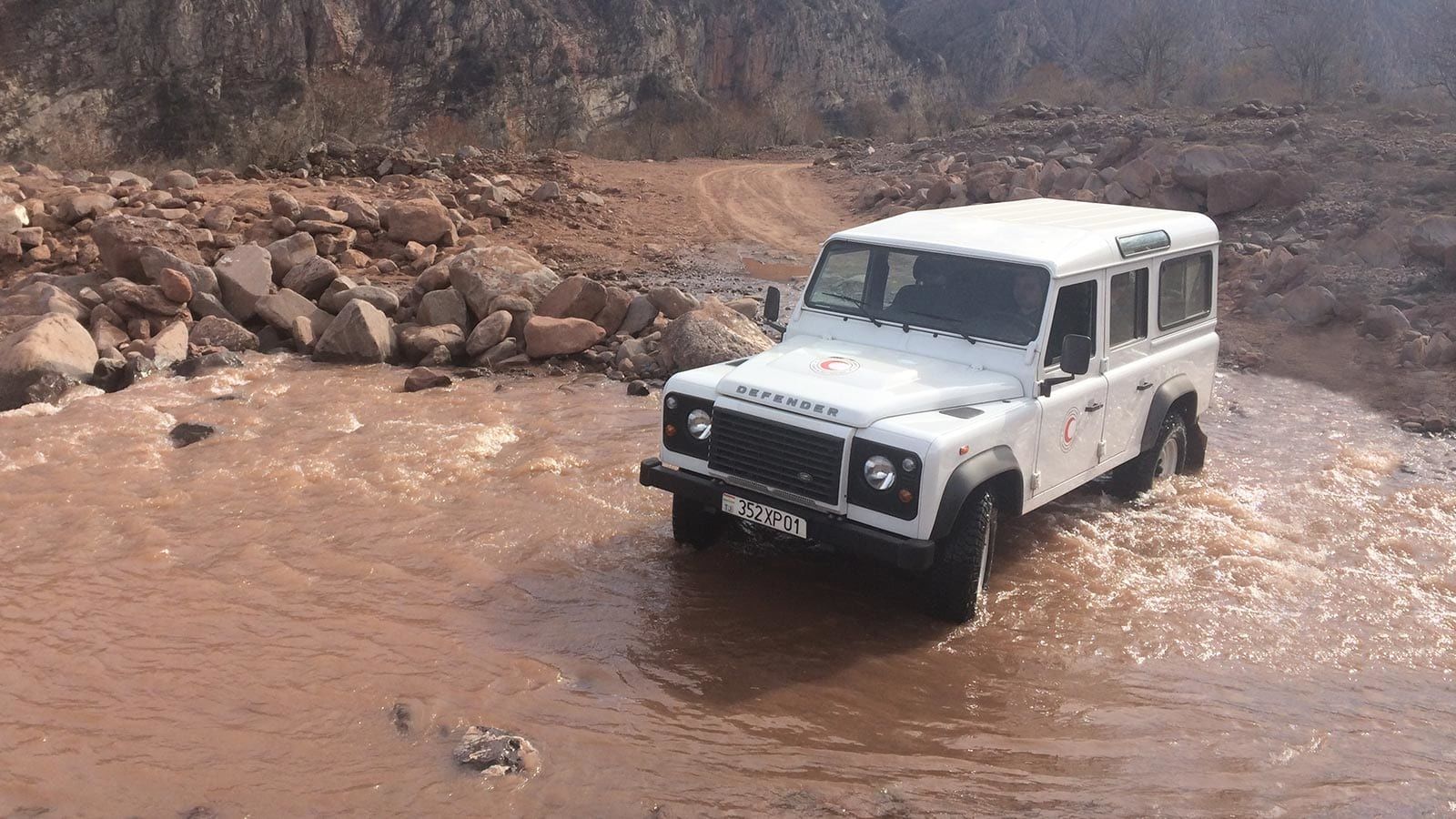 red-cross-sponsorship-land-rover-land-rover-indonesia