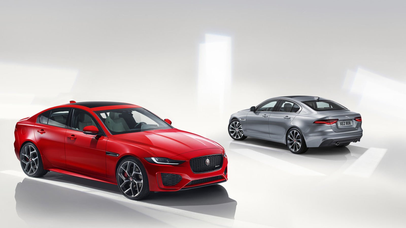 Jaguar xe vs xf