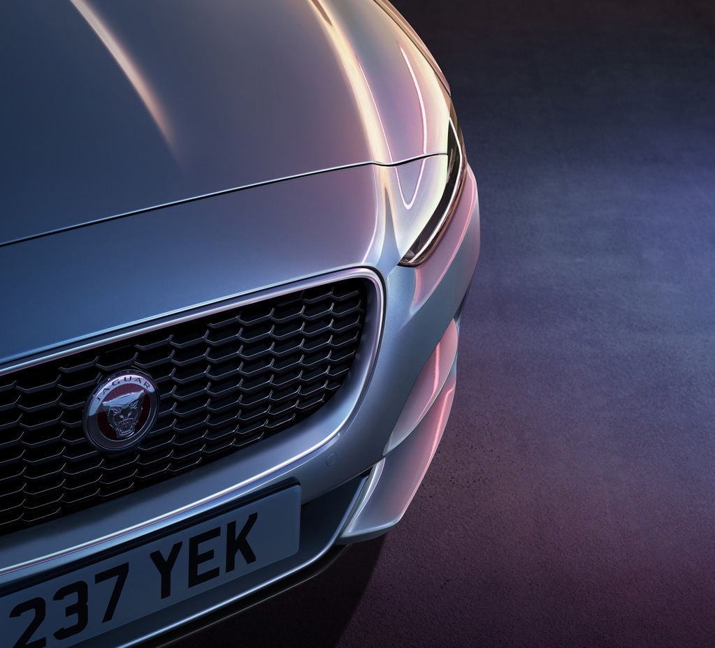 Jaguar xe vs xf