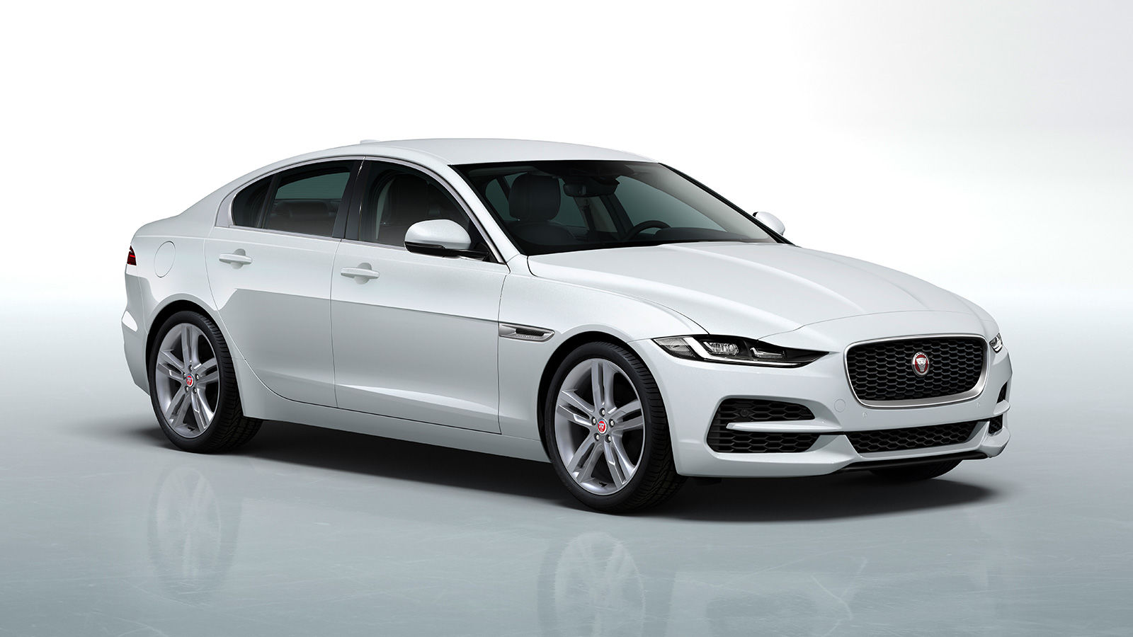 Капот jaguar xe