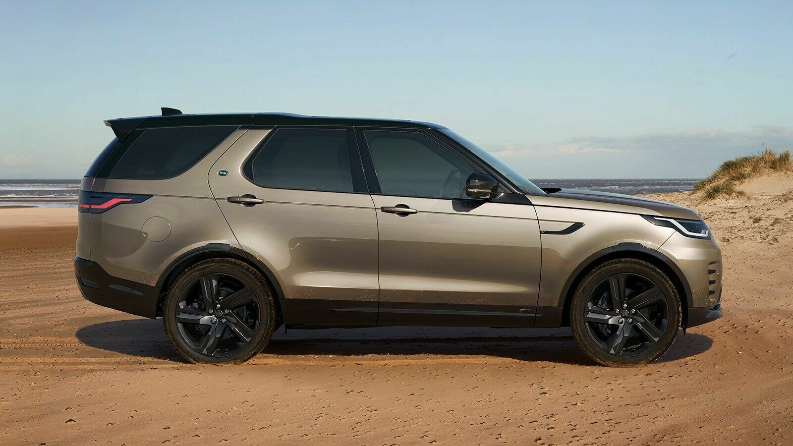 Discovery 7seat Family SUV Exterior Gallery Land Rover Egypt