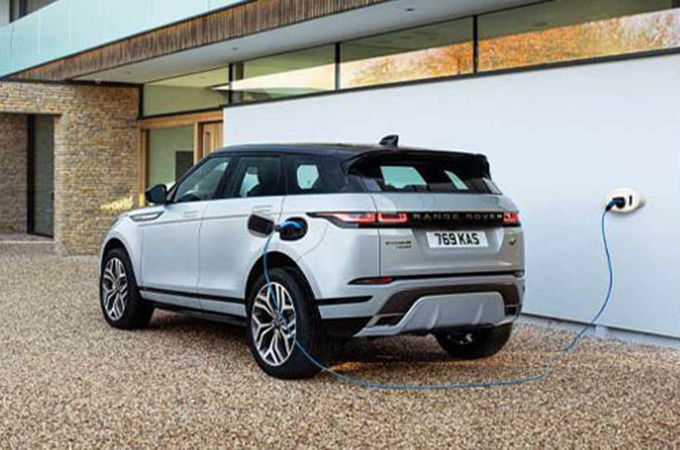 ELEKTRIFICĒTI DZINĒJI UN JAUNA INFOIZKLAIDES SISTĒMA TAGAD PIEEJAMA ARĪ MODEĻIEM EVOQUE UN DISCOVERY SPORT