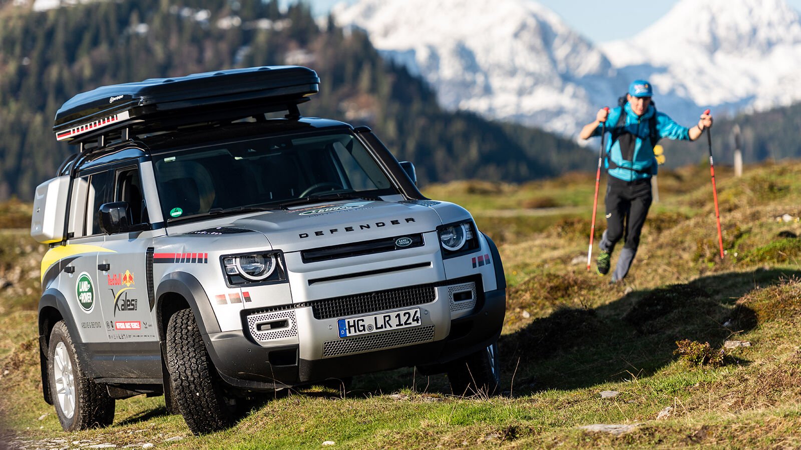Resmi araç sponsoru Land Rover Defender