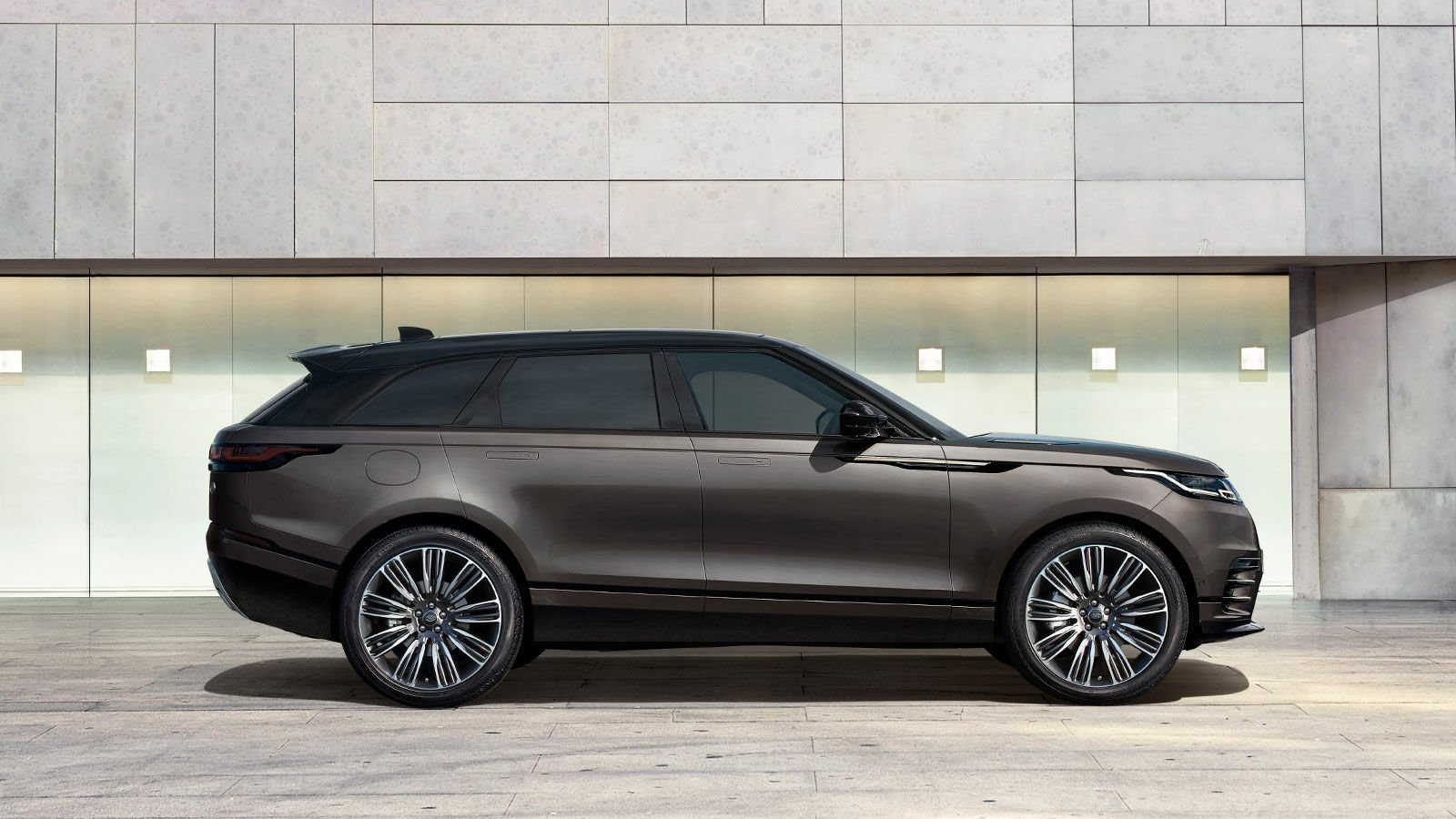 Range Rover Velar AvantGarde Luxury SUV Exterior Gallery Land