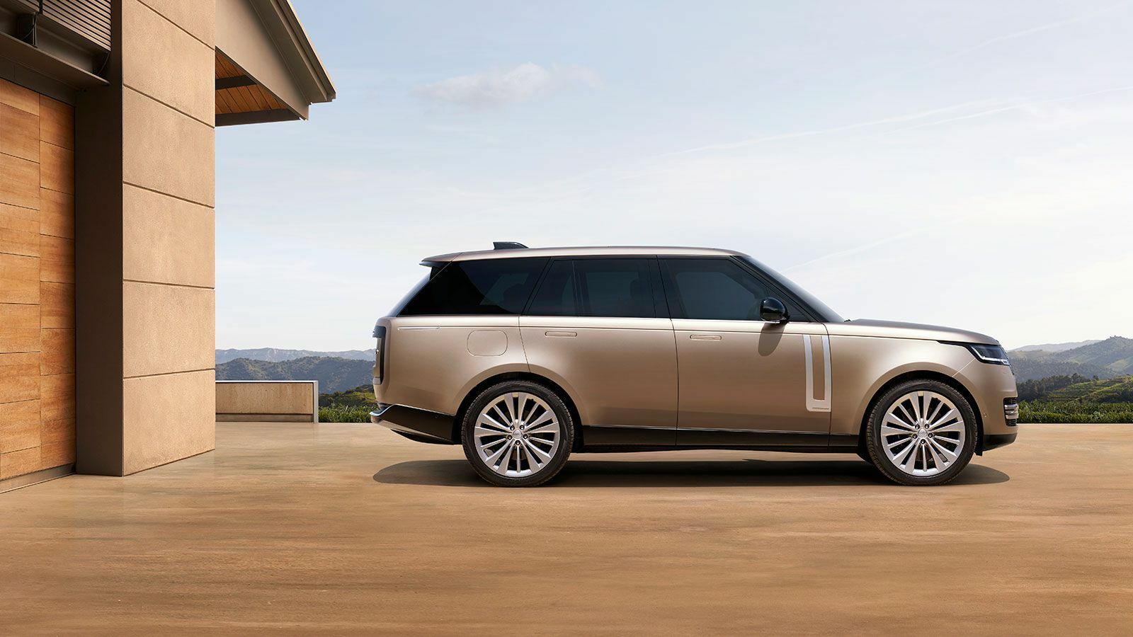 New Range Rover Luxury Performance SUV Exterior Gallery Land 