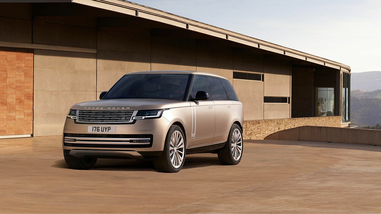 New Range Rover | Luxury Performance SUV | Exterior Gallery | Land