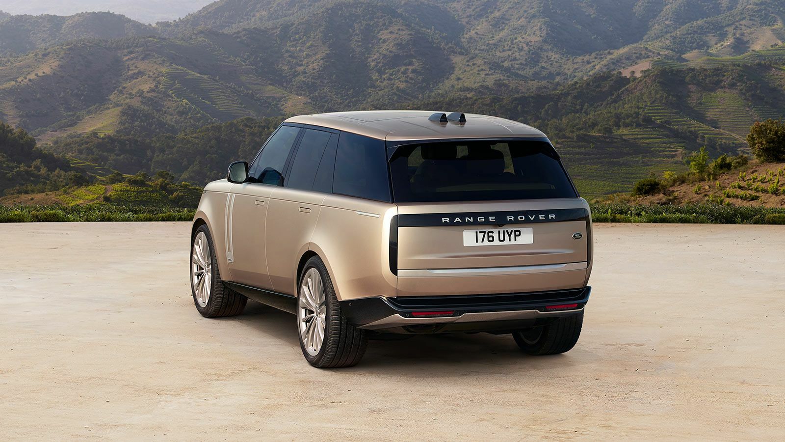 New Range Rover Luxury Performance SUV Exterior Gallery Land