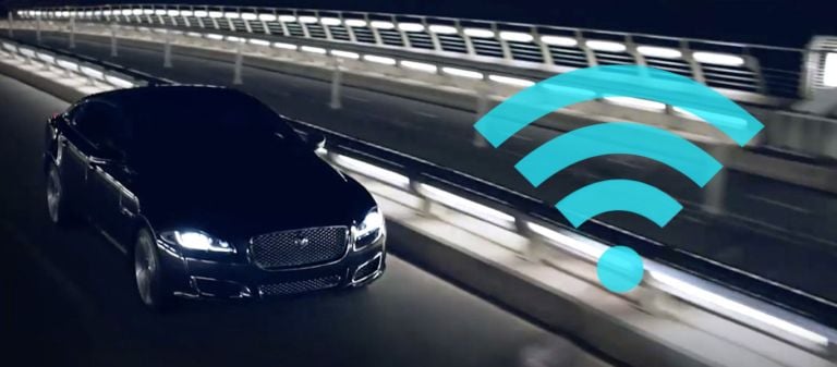 El punto de acceso Wi-Fi ofrece un acceso Wi-Fi 3G o 4G en tu Jaguar, que permite que los pasajeros conecten hasta ocho dispositivos a Internet.