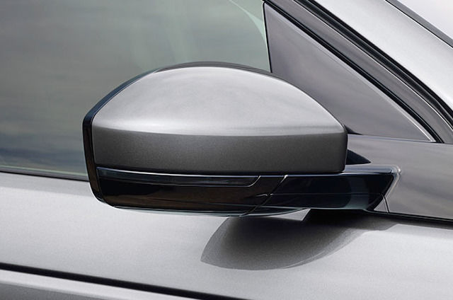 RETROVISORES EXTERIORES CALEFACTADOS CON SISTEMA DE PLEGADO ELÉCTRICO Y LUCES DE APROXIMACIÓN