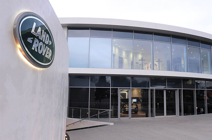 ΕΠΙΚΟΙΝΩΝΗΣΤΕ ΜΑΖΙ ΜΑΣ | Land Rover Greece