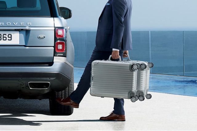 PORTÓN TRASERO ELÉCTRICO CON FUNCIÓN MANOS LIBRES