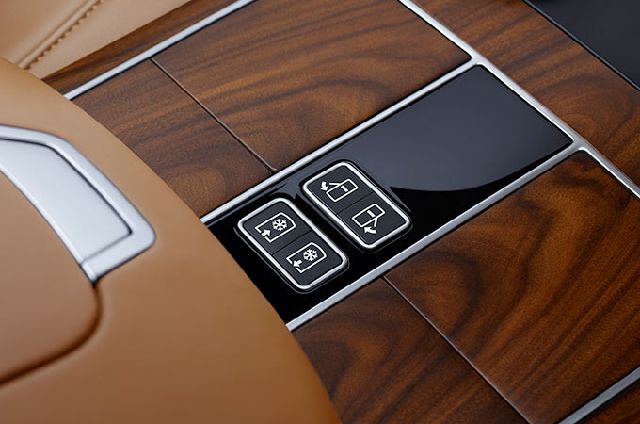 PUERTAS TRASERAS CON CIERRE ELÉCTRICO