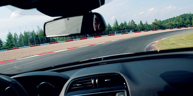 高性能之旅與跑道體驗